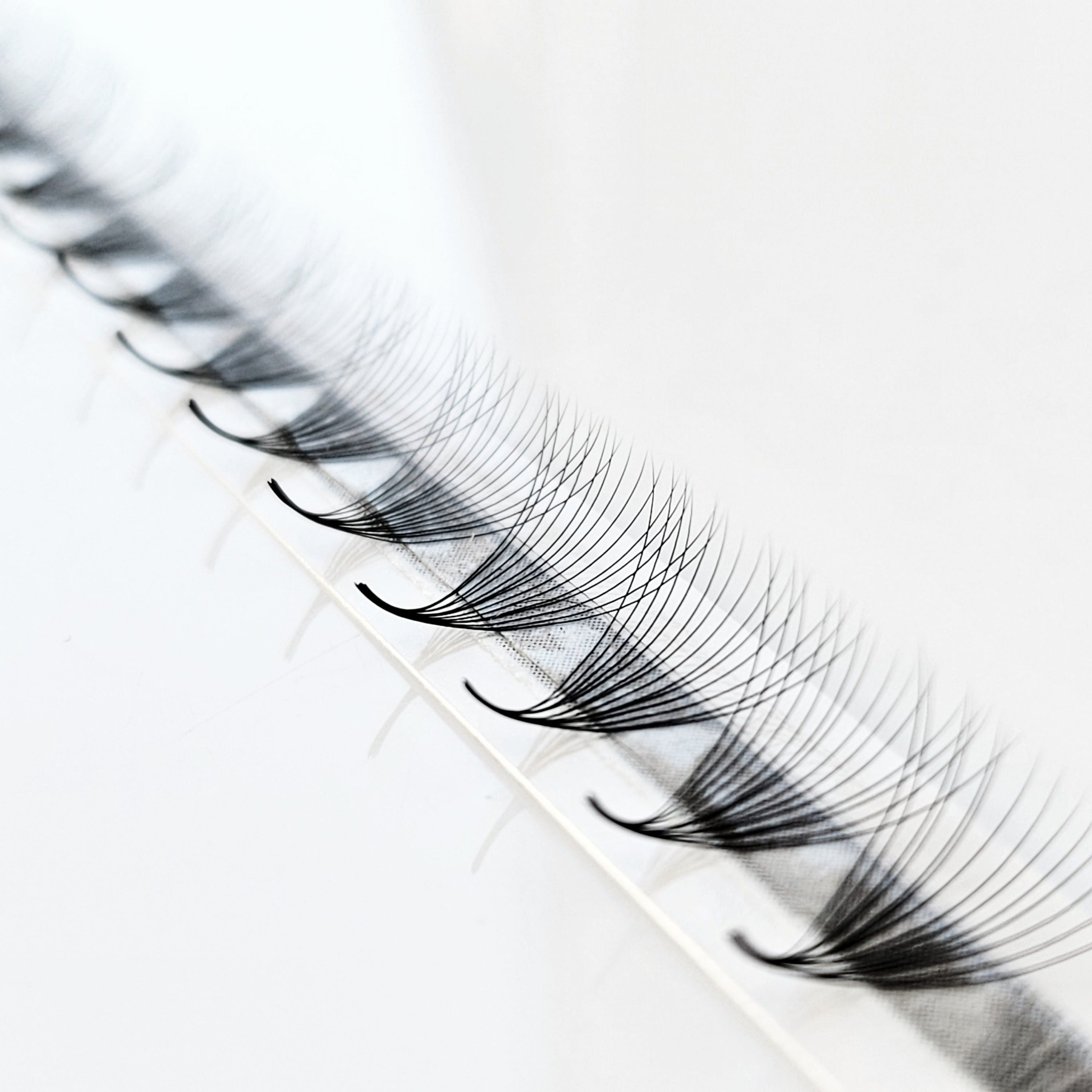 VORGEFERTIGTE FÄCHER VS. HANDGEMACHTE FÄCHER